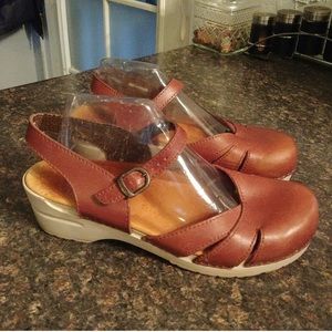 Dansko brown leather clogs 42